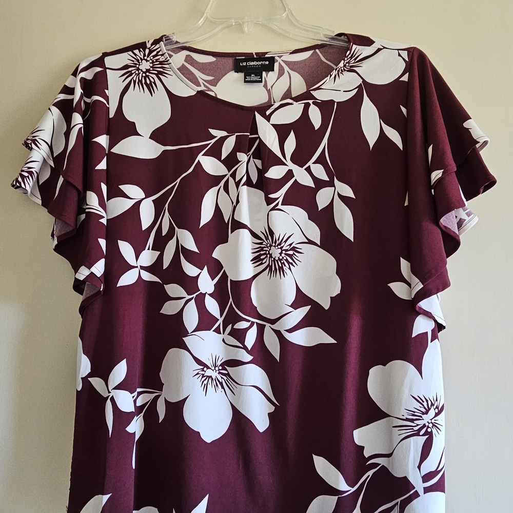 Liz Claiborne Wine and White Floral Flutter Sleeve Top